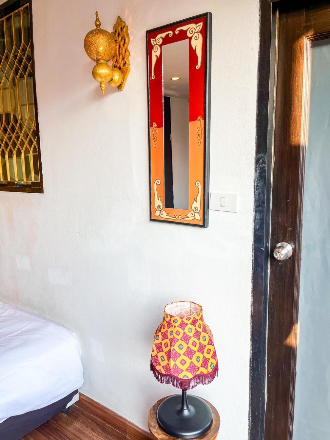 Around The World Bed And Breakfast Bangkok Extérieur photo